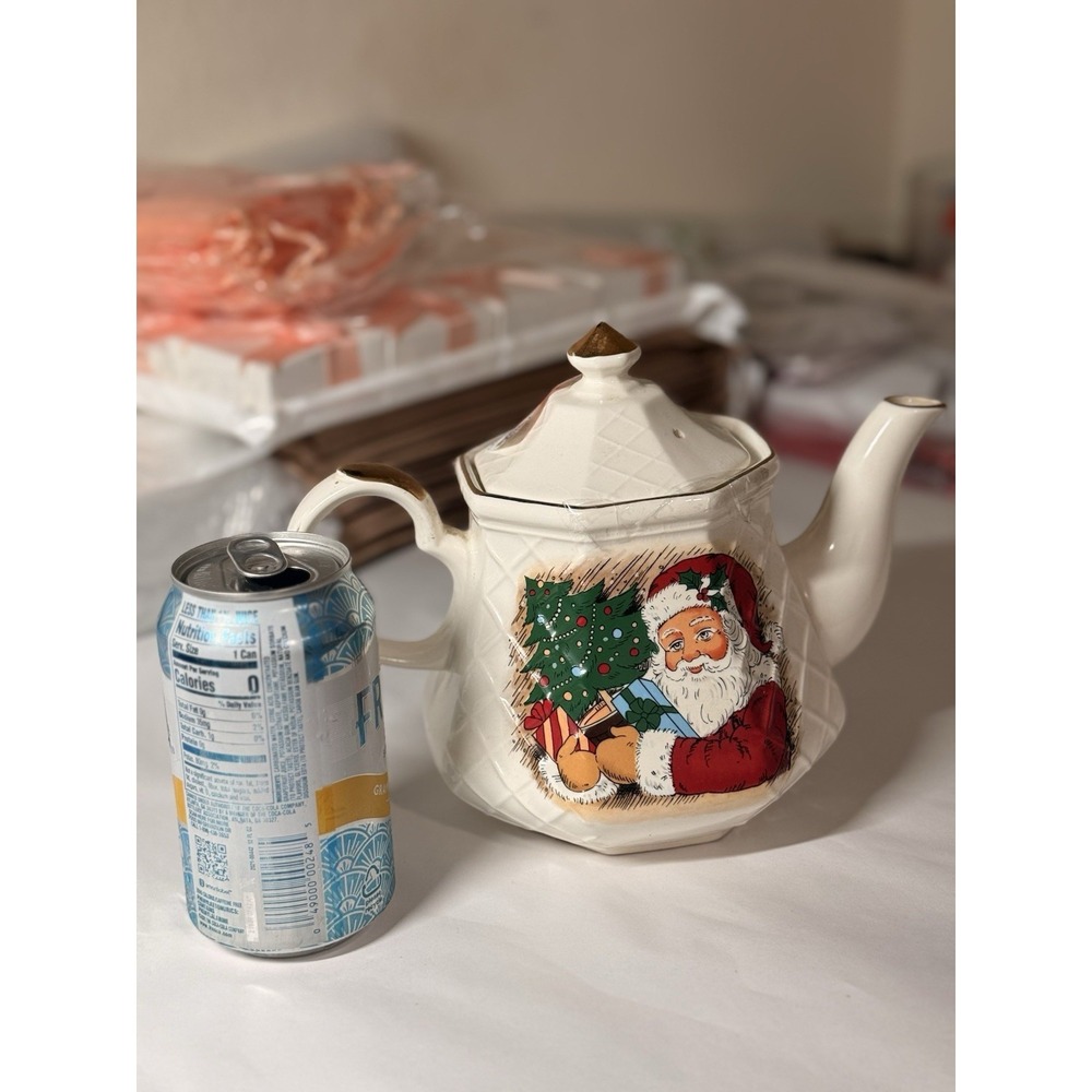 Lattice Santa teapot Macy's Christmas teapot - Picture 4 of 5